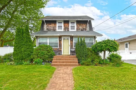 2364 Newbridge Rd, Bellmore, NY 11710