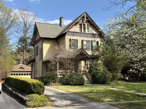 37 Garfield Pl, Poughkeepsie, NY 12601