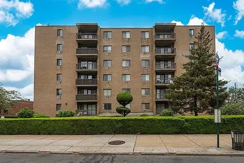 71-49 Metropolitan Ave #3A, Middle Village, NY 11379