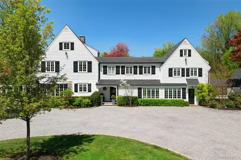 30 Bonnie Heights Rd, North Hempstead, NY 11030