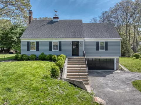 75 Gull Pond Ln, Greenport, NY 11944