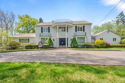 22 Channel Dr, North Hempstead, NY 11024