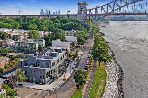 21-31 Shore Blvd #2D, New York, NY 11105