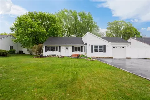30 Meadow Ave, Medford, NY 11763