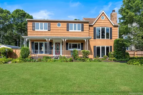 1132 Namdac Ave, Bay Shore, NY 11706