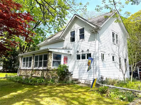 86 Swannekin Rd, Orangetown, NY 10913