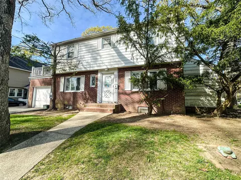 329 Euclid St, Malverne, NY 11565