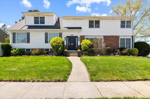 385 Forest Ave, Woodmere, NY 11598