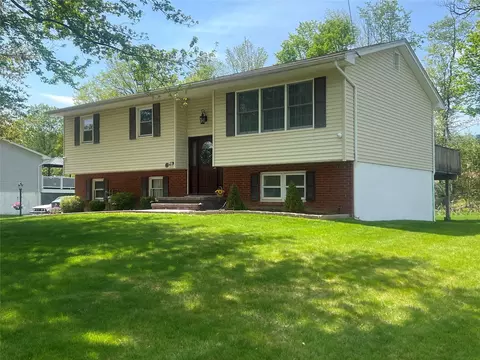 9 Laddie Rd, Wallkill, NY 10941