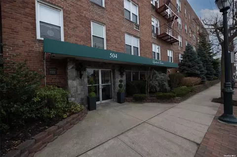 504 Merrick Rd #2H, Lynbrook, NY 11563