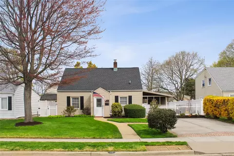 13 Plow Ln, Levittown, NY 11756