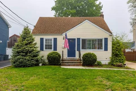 257 S 11th Street St, Lindenhurst, NY 11757