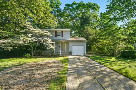 54 Schuyler Dr, Commack, NY 11725