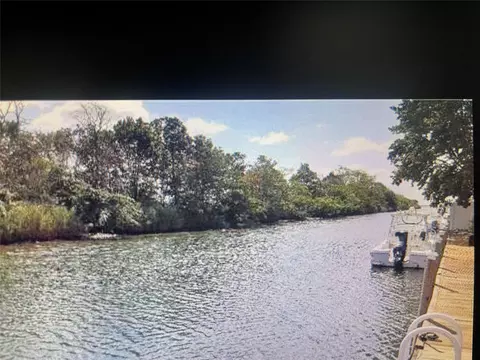 50 Inlet Dr, Babylon, NY 11757