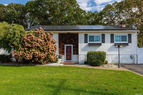103 Broadway Ave, Sayville, NY 11782