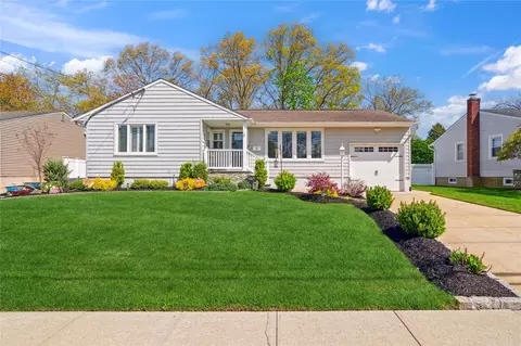 35 Ontario Ave, Massapequa, NY 11758