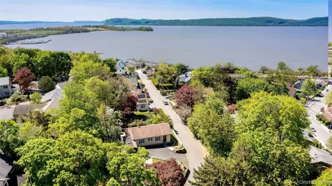 19 Hunter St, Cortlandt, NY 10520
