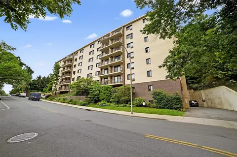 108 Sagamore Rd #5F, Eastchester, NY 10707