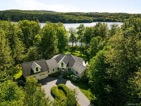 16 Deforest Dr, South Fallsburg, NY 12779
