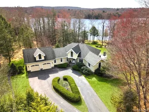 16 Deforest Dr, South Fallsburg, NY 12779