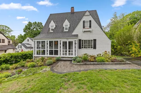 10 Crest Dr, Briarcliff Manor, NY 10510
