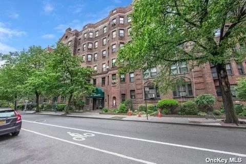34-24 82 St #6E, New York, NY 11372