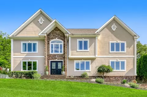 16 Crum Creek Rd, Clarkstown, NY 10956