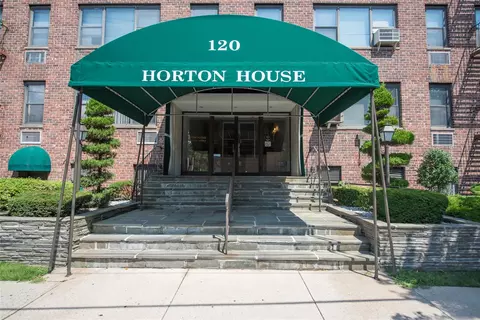 120 Horton Hwy #C9, North Hempstead, NY 11501