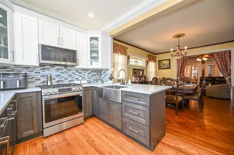 84-54 85 Ave, New York, NY 11421