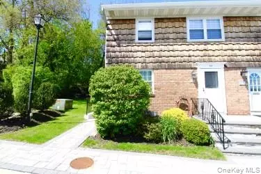 5 Anchorage Ln #4A, Oyster Bay, NY 11771