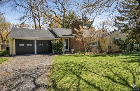 8 Crestwood Dr, Huntington Station, NY 11746