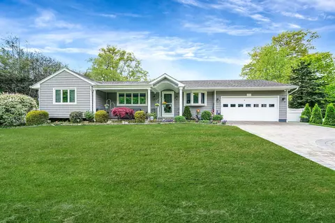 272 Bow Dr, Hauppauge, NY 11788