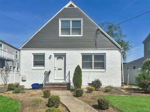 3017 Harding St, Oceanside, NY 11572