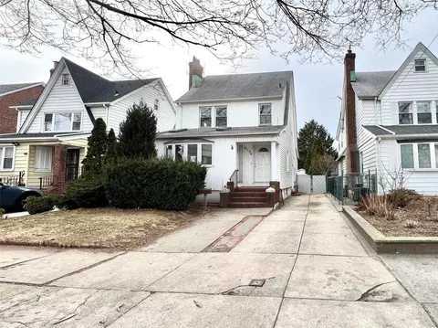 6136 220th St, Oakland Gardens, NY 11364