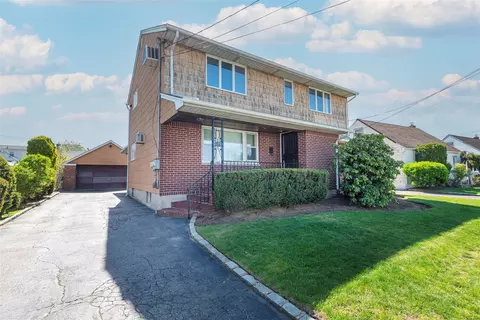 775 N Ascan St, Elmont, NY 11003