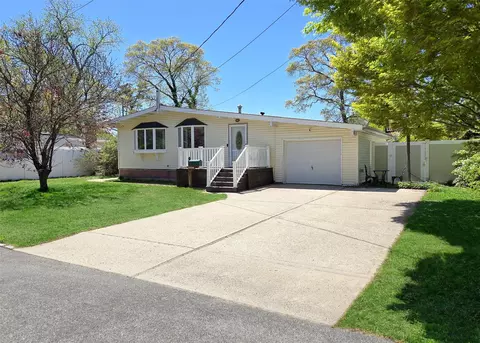 86 Samuel St, Lake Ronkonkoma, NY 11779