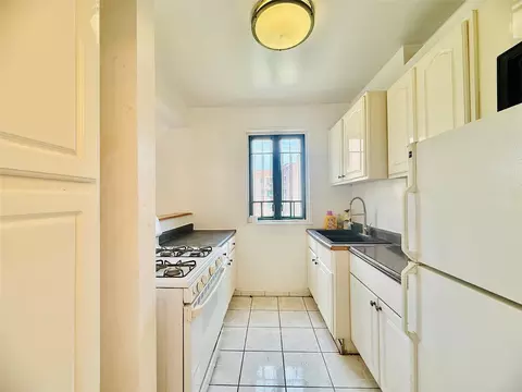 1640 Metropolitan Ave #6G, New York, NY 10462