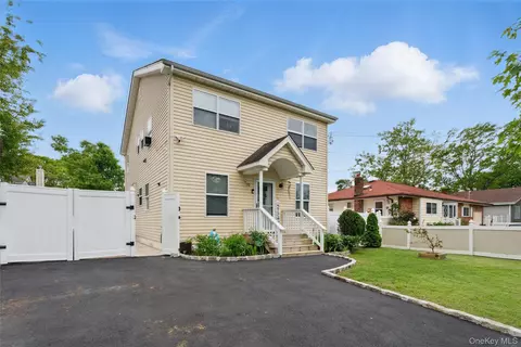 50 Darerka St, Amityville, NY 11701