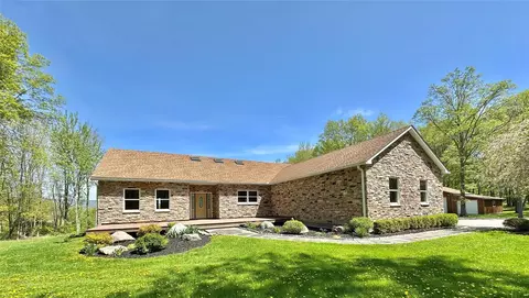 556 Bruyn Tpke, Shawangunk, NY 12589
