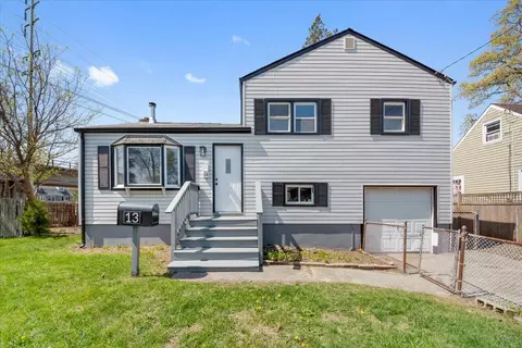 13 N Fulton Ave, Lindenhurst, NY 11757