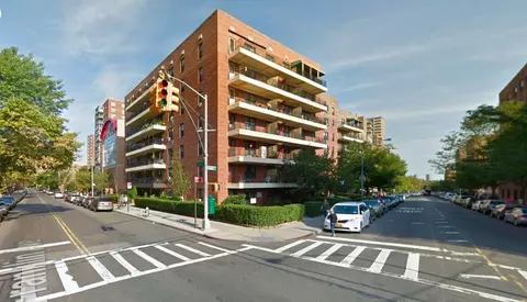 137-10 Franklin Ave #208, Flushing, NY 11355