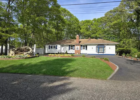 458 Helene Ave, Shirley, NY 11967