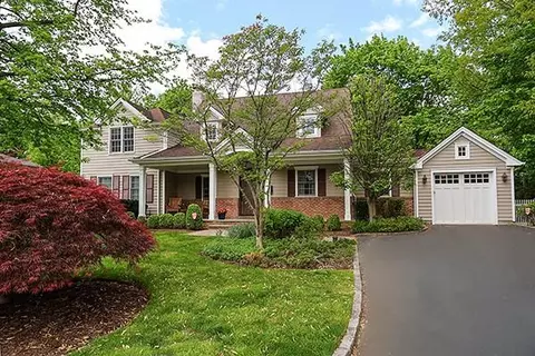 57 Wagon Rd, North Hempstead, NY 11577