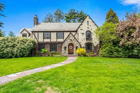 76 Eton Rd, Garden City, NY 11530