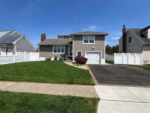 213 2nd Ave, Massapequa Park, NY 11762