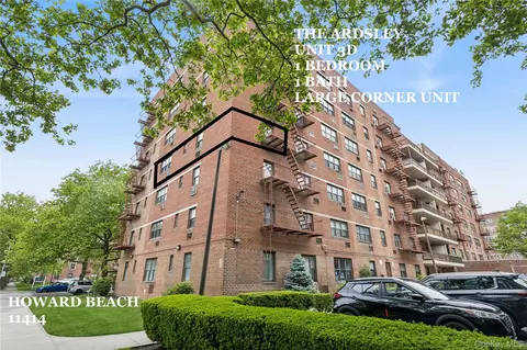 153-25 88th St #3D, Howard Beach, NY 11414
