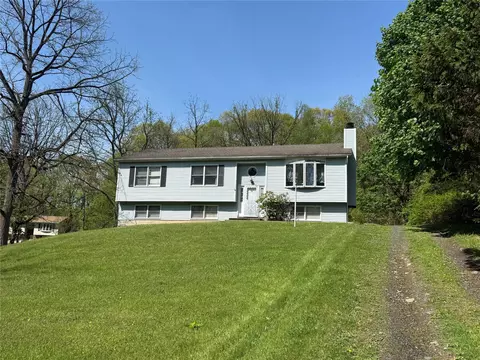 211 N Fostertown Dr, Newburgh, NY 12550