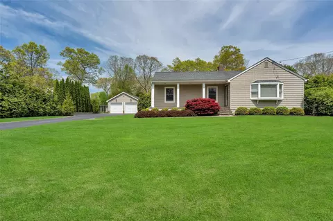 223 Larch Ln, Smithtown, NY 11787