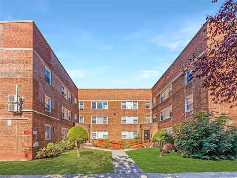 138-25 68 Dr #3D, Kew Gardens Hills, NY 11367