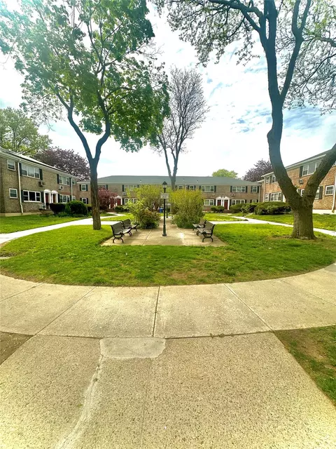 150-18 Jewel Ave #55B, Flushing, NY 11367